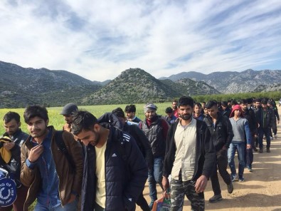 Afganlar 40 Yıl Sonra 2. Büyük Göç Dalgası İle Türkiye'ye Akın Ediyor