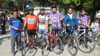 Burhaniye'de Üniversiteli Gençler Bisiklet Kulübü Kurdu