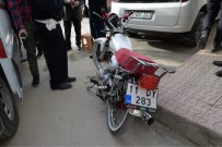 Motosiklet İle Otomobil Çarpıştı Açıklaması 2 Yaralı