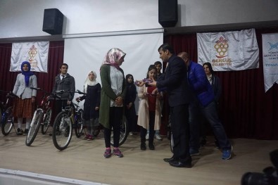 Gercüş'te Başarılı Öğrenciler Ödüllendirildi