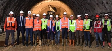 Honaz Tüneli'nde Çalışmalar Devam Ediyor
