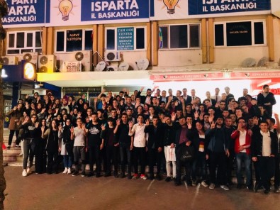 Ispartalı Gençler Cumhurbaşkanı Erdoğan'ın Grup Toplantısına Katıldı