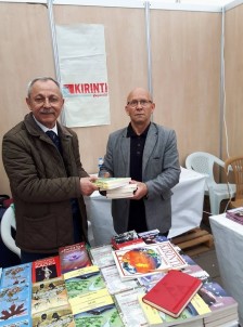 Kitap Fuarında Köy Okulları İçin Kitap Topladı