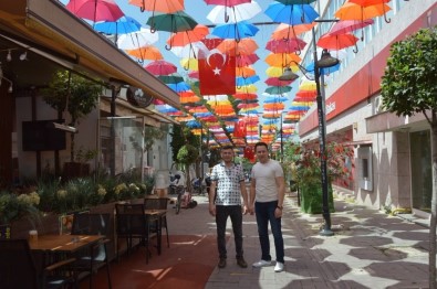 Manisa'da Şemsiyeli Sokak Yenilendi