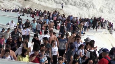 Pamukkale'yi 2 Saate 7 Bin Kişi Ziyaret Etti