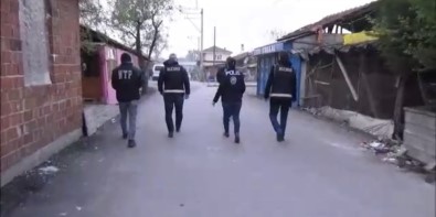 Sakarya'da Sokak Satıcılarına Operasyon Açıklaması 18 Gözaltı