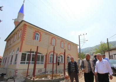 Saruhanlı Belediyesi Çınaroba'yı Yatırımlarla Donatıyor