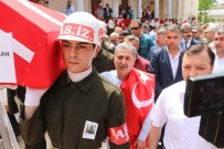 FATMA GÜLDEMET - Sırtına Türk Bayrağı Geçirip Şehit Oğlunu Son Yolculuğuna Uğurladı