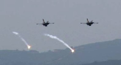 'SOLOTÜRK' Uçağının Prova Gösterisi Nefes Kesti