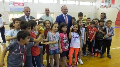 Burhaniye'de Geleneksel Çocuk Oyunları Şenliği Düzenlendi