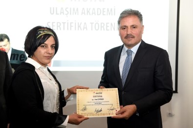 Eğitime Katılan Personellere Sertifikaları Verildi