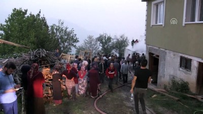 Hayvanları Yanan Ahırdan Kurtardılar