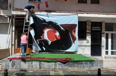 Marmaris'te Vatandaşlardan Örnek 23 Nisan Sokağı