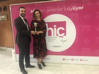 Meşhur Anne Sözleri Eker'e Ödül Kazandırdı