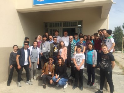 Üniversitelilerden Miniklere Spor Eğitimi