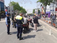 TRAFİK POLİSİ - Zabıta Ekipleri İstanbul Caddesinde Denetimler Sıklaştırıldı