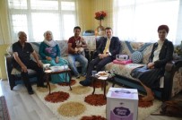 FATIH ÜRKMEZER - Başkan Ürkmezer'den Yeni Doğan Bebeklere Hoş Geldin Ziyareti