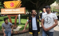 Çaycı, Simitçi Polisten Parkta Şok Fuhuş Baskını