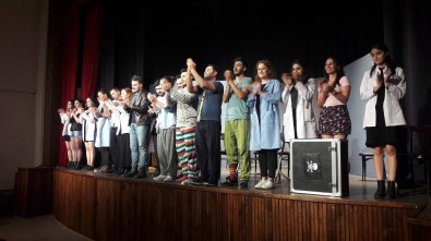 ESOGÜ Tiyatro Topluluğu'nden Lösemili Çocuklar Yararına Tiyatro Gösterisi
