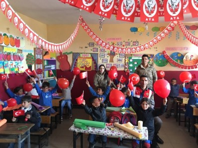 Kars'ta Jandarma 23 Nisan Öncesi Çocukları Unutmadı