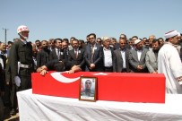 TABUR KOMUTANLIĞI - Şehit Er İlhami Çelebi'nin Naaşı Toprağa Verildi