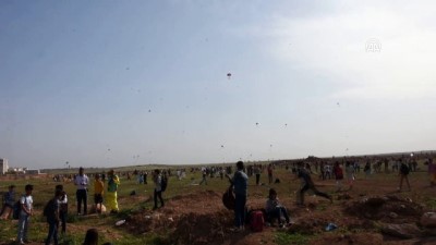 Suriye Sınırında Uçurtma Şenliği