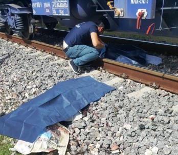 Trenin Çarptığı Baba İle Kucağındaki Çocuğu Öldü