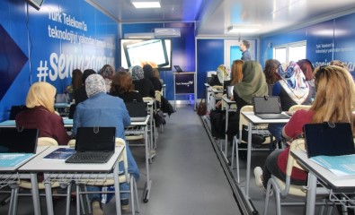 Türk Telekom Eğitim Tırı Elazığ'da