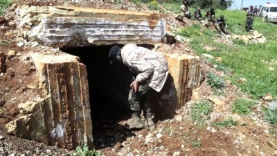 Afrin'in Racu Beldesinde Arama Tarama Çalışmaları