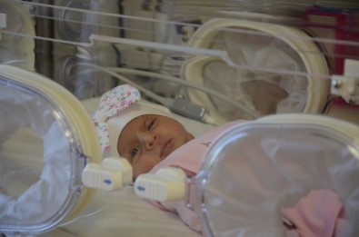 Akciğerlerinde Hava Kaçağı Oluşan Derin Bebek Tüple Hayata Tutundu