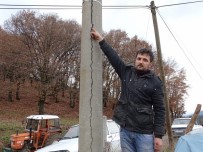 ELEKTRİK KAÇAĞI - Çatlak Beton Elektrik Direği Korkutuyor