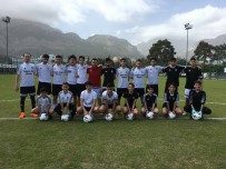 FUTBOL OKULU - Gurbetçi Gençler Kemer'de Kamp Yaptı
