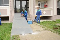 ENGELLİ RAMPASI - Kartepe'de Engeller Aşılıyor