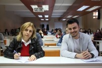 EĞİTİM HAYATI - Oğlu İle Aynı Okul Sırasını Paylaşıyor