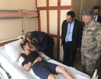 KUVVET KOMUTANLARI - Öldürülen 3 Teröristle, 10-15 Metre Mesafede Çatışmışlar