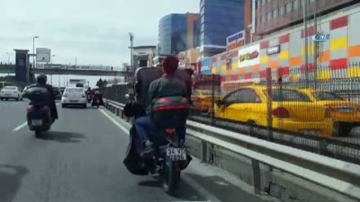 (Özel) İstanbul Trafiğinde Pes Dedirten Görüntü