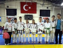 KOCAPıNAR - Salihlili Judocular Çorum'dan Madalyalarla Döndü