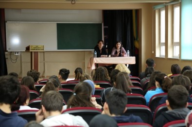 Tiyatrocular, Tecrübelerini Öğrencilerle Paylaştı