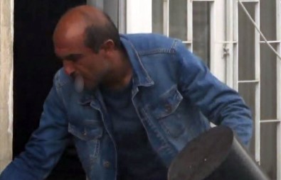 Ağzındaki Sigara İle Yangını Söndürmeye Çalıştı