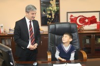 KURULUŞ YILDÖNÜMÜ - Başkan Şirin'in Makamında Gün Çocukların Günü Oldu