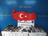 KALAŞNIKOF - Bingöl'de 2 Terörist Etkisiz Hale Getirildi, Silah Ve El Bombaları Ele Geçirildi