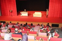 ORHAN KEMAL - Enis Fosforoğlu, 'İyi Misin' İle Hem Güldürdü Hem Düşündürdü