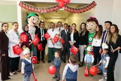 Hasta Çocuklar 23 Nisan'ı Hastanede Kutladılar