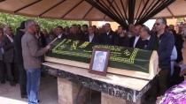 Kılıçdaroğlu'nun Amcası Karabulut'un Cenazesi Toprağa Verildi
