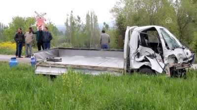 Kütahya'da Hemzemin Geçitte Kaza Açıklaması 1 Yaralı