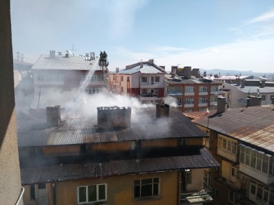 Sivas'ta Çatı Yangını Korkuttu