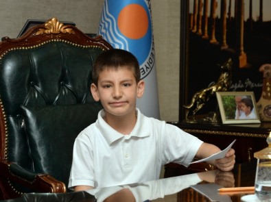 8 Yaşındaki Buğra Kaan Atıl, Büyükşehir Belediye Başkanı Oldu