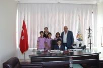 HASAN KARAÇELİK - Başkan Karaçelik, Koltuğunu Çocuklara Devretti