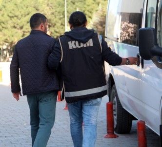 Elazığ'daki Kaçak Sigara Operasyonunda 4 Şüpheli Tutuklandı