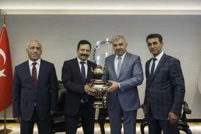 Malatya Büyükşehir Belediyesi Daire Başkanları Başkan Çelik'i Ziyaret Etti